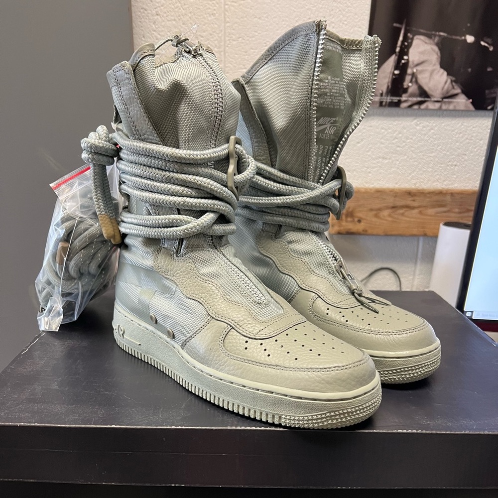 Nike Air Force 1 Hi